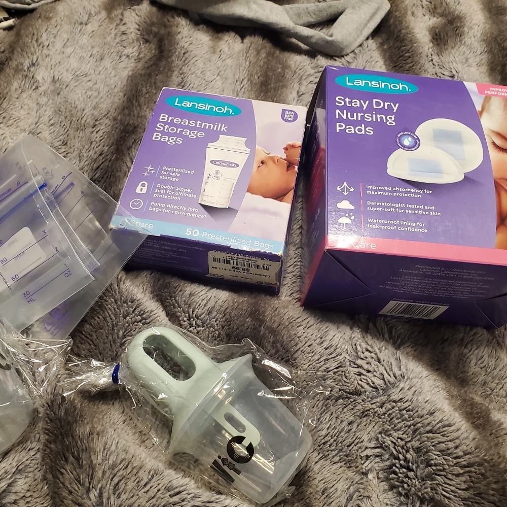 Breastfeed bags and Breastfeed pads and 2 milk containers